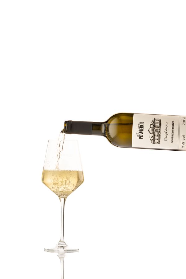 Wino białe półwytrawne Muscaris